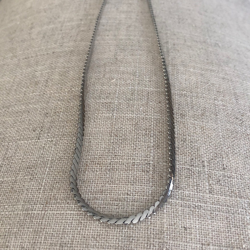 New Silver metal 17 in length necklace